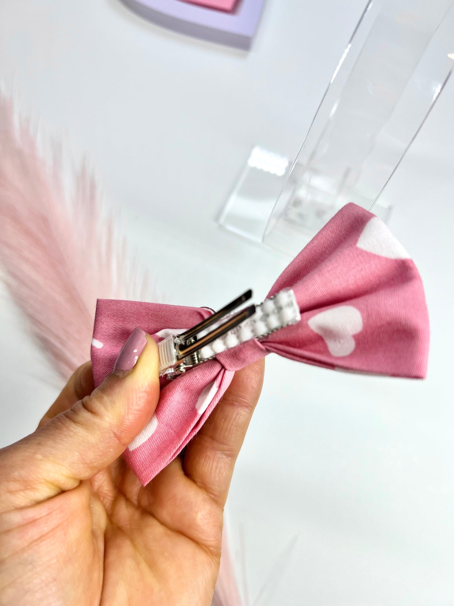 Celebrate love in style with our adorable Valentine’s hair bows! ❤️✨ Secure clips with rubber grips for little ones on the move. Perfect for adding a sweet touch to any outfit!