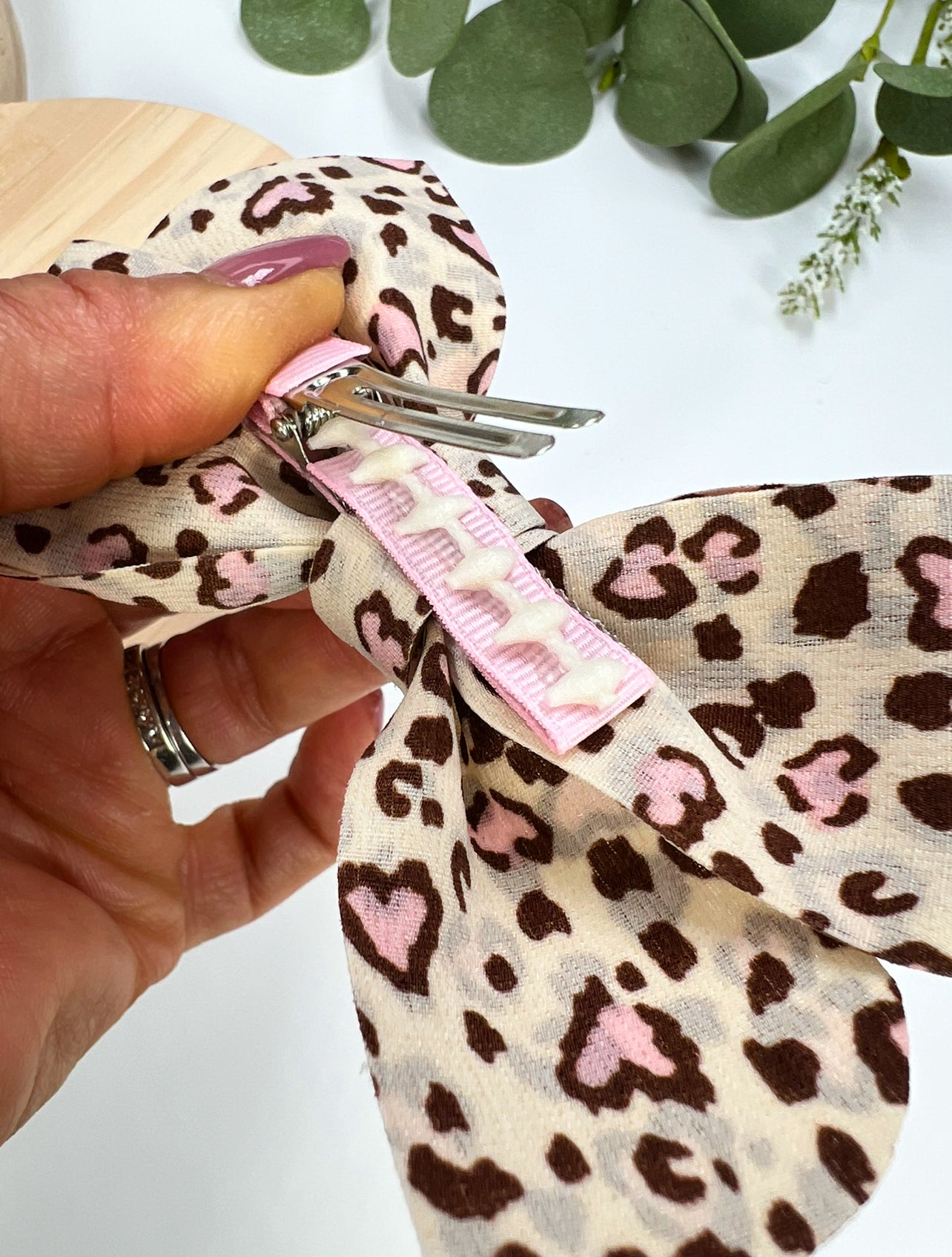 Bold and beautiful! These chic prints bring a touch of wild and whimsical to your little one’s accessories. Girls Hair Clips 🌸✨