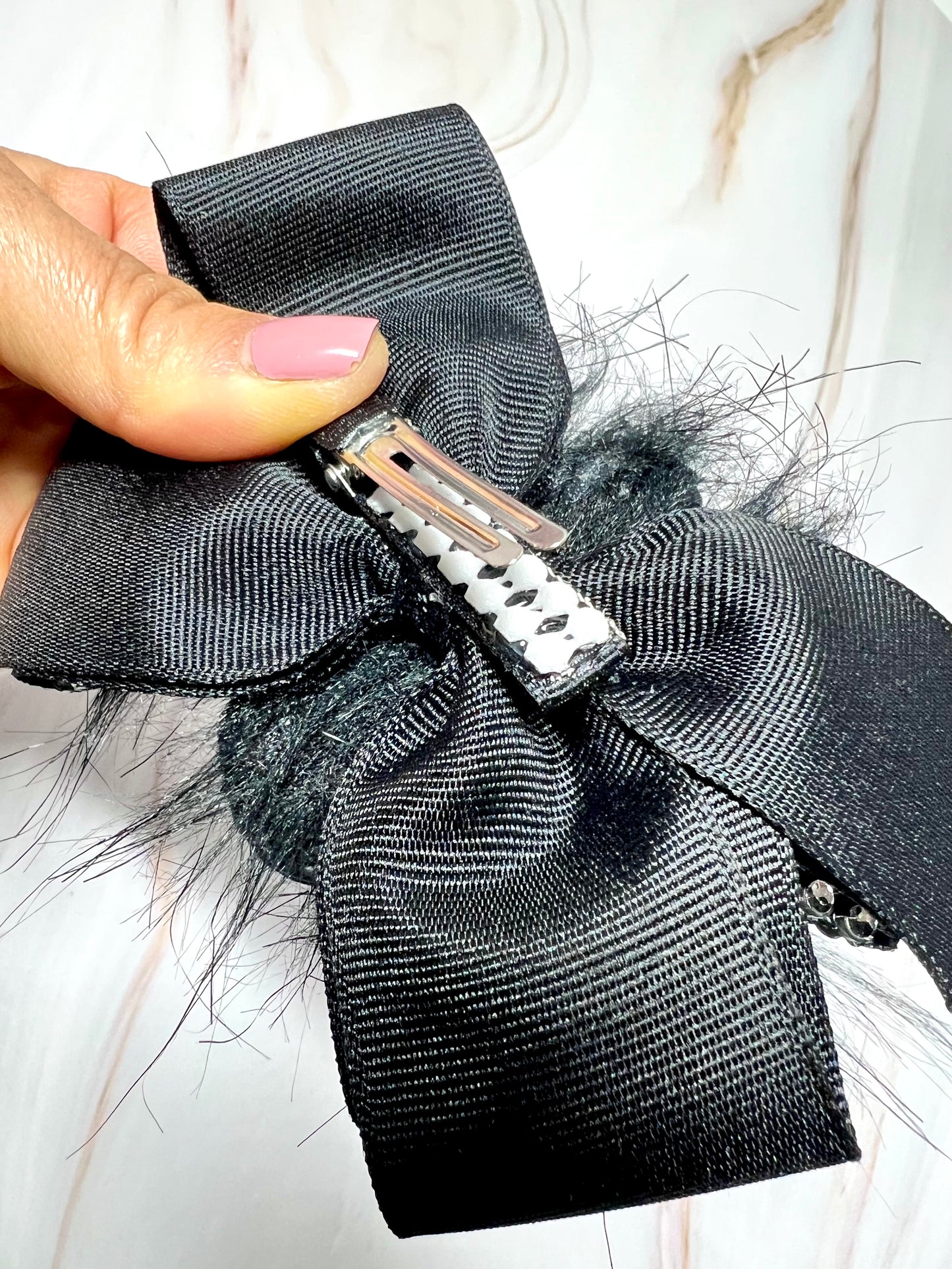 Black Hair Bows, add a little spooky fun to your little one’s outfit with this adorable black bow. Featuring a cute doll custom made in a stylish dress, sparkly rhinestones, and fluffy textures.
