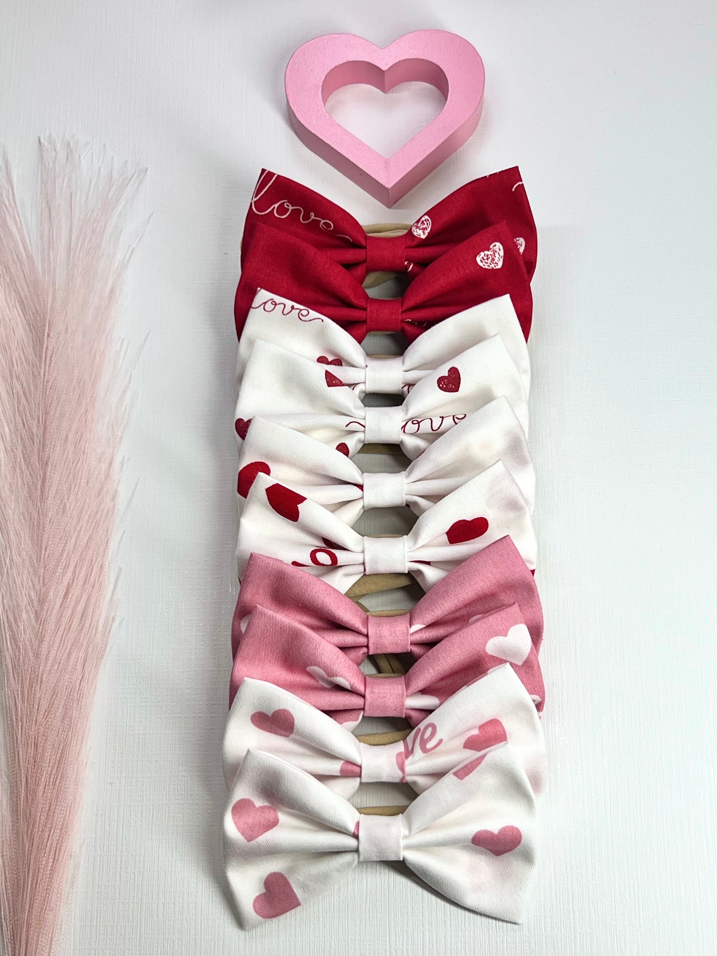 Celebrate love in style with our adorable Valentine’s hair bows! ❤️✨  Secure clips with rubber grips for little ones on the move. Perfect for adding a sweet touch to any outfit!