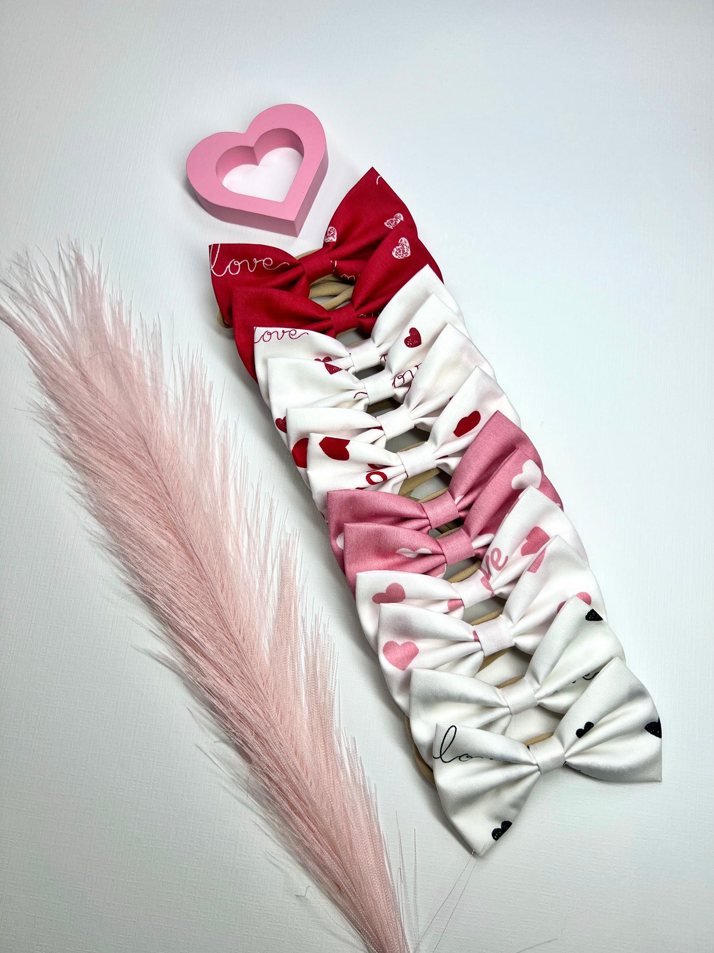 Celebrate love in style with our adorable Valentine’s hair bows! ❤️✨ Soft nylon bands for babies. Perfect for adding a sweet touch to any outfit!