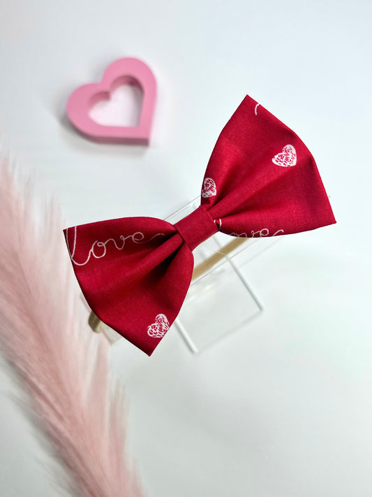 Celebrate love in style with our adorable Valentine’s hair bows! ❤️✨ Soft nylon bands for babies. Perfect for adding a sweet touch to any outfit!