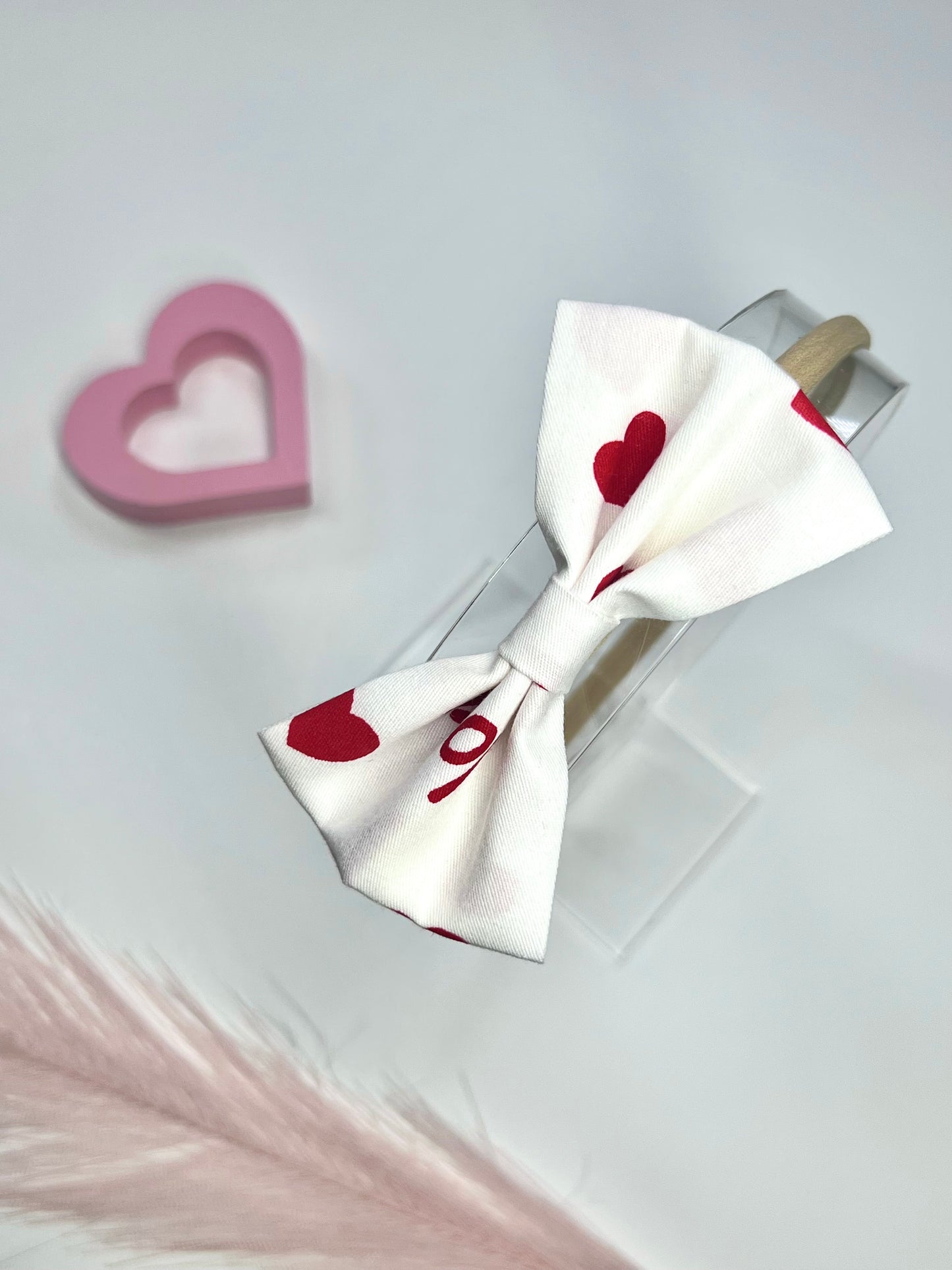 Celebrate love in style with our adorable Valentine’s hair bows! ❤️✨ Soft nylon bands for babies. Perfect for adding a sweet touch to any outfit!