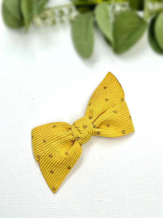 Add a touch of sparkle and charm to your little one’s hairstyle with these gorgeous corduroy bows! 🎀✨ Perfect for every occasion! #fabulousuniquecreations