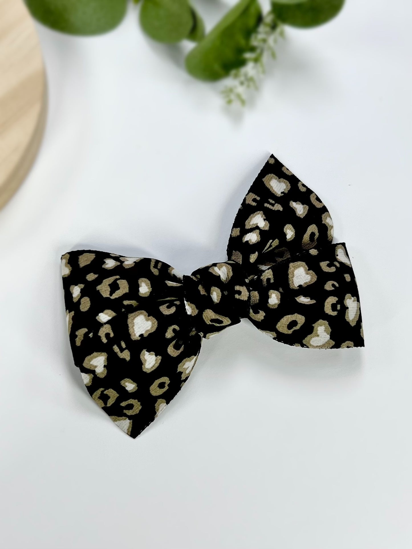 Bold and beautiful! These chic prints bring a touch of wild and whimsical to your little one’s accessories. Girls Hair Clips 🌸✨