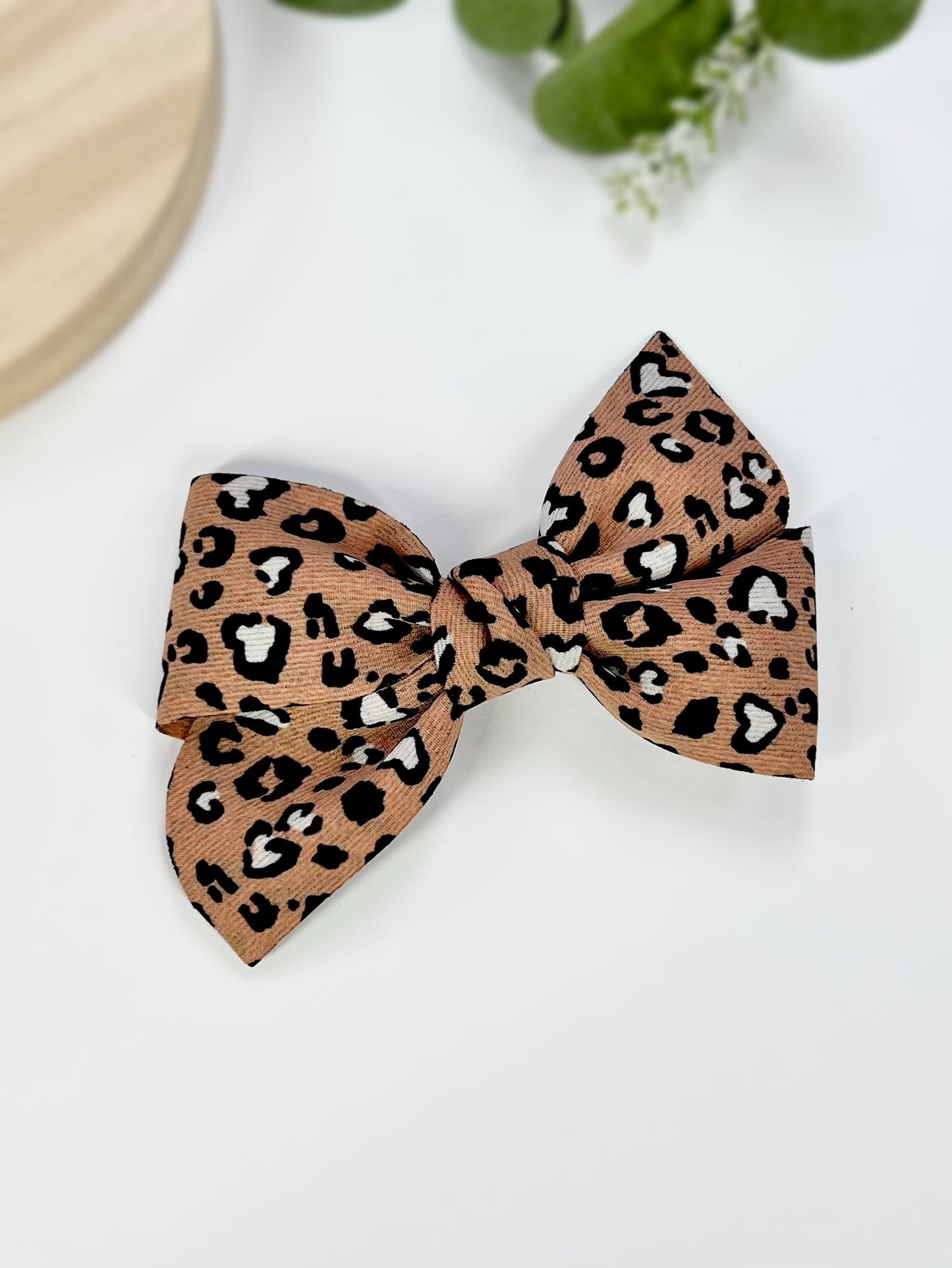 Bold and beautiful! These chic prints bring a touch of wild and whimsical to your little one’s accessories. Girls Hair Clips 🌸✨