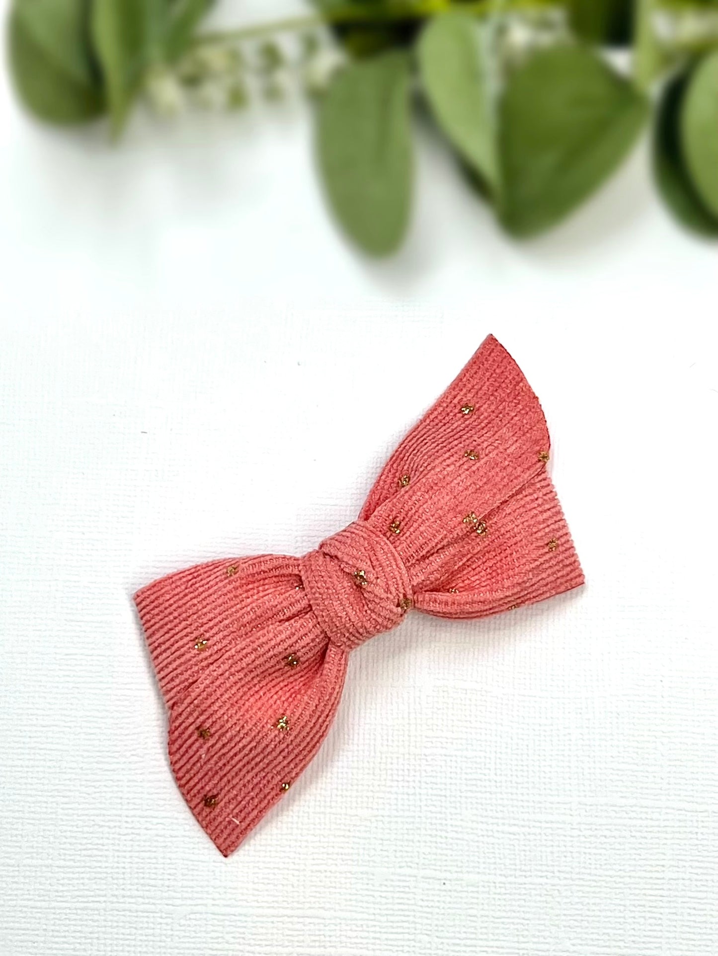 Add a touch of sparkle and charm to your little one’s hairstyle with these gorgeous corduroy bows! 🎀✨ Perfect for every occasion! #fabulousuniquecreations