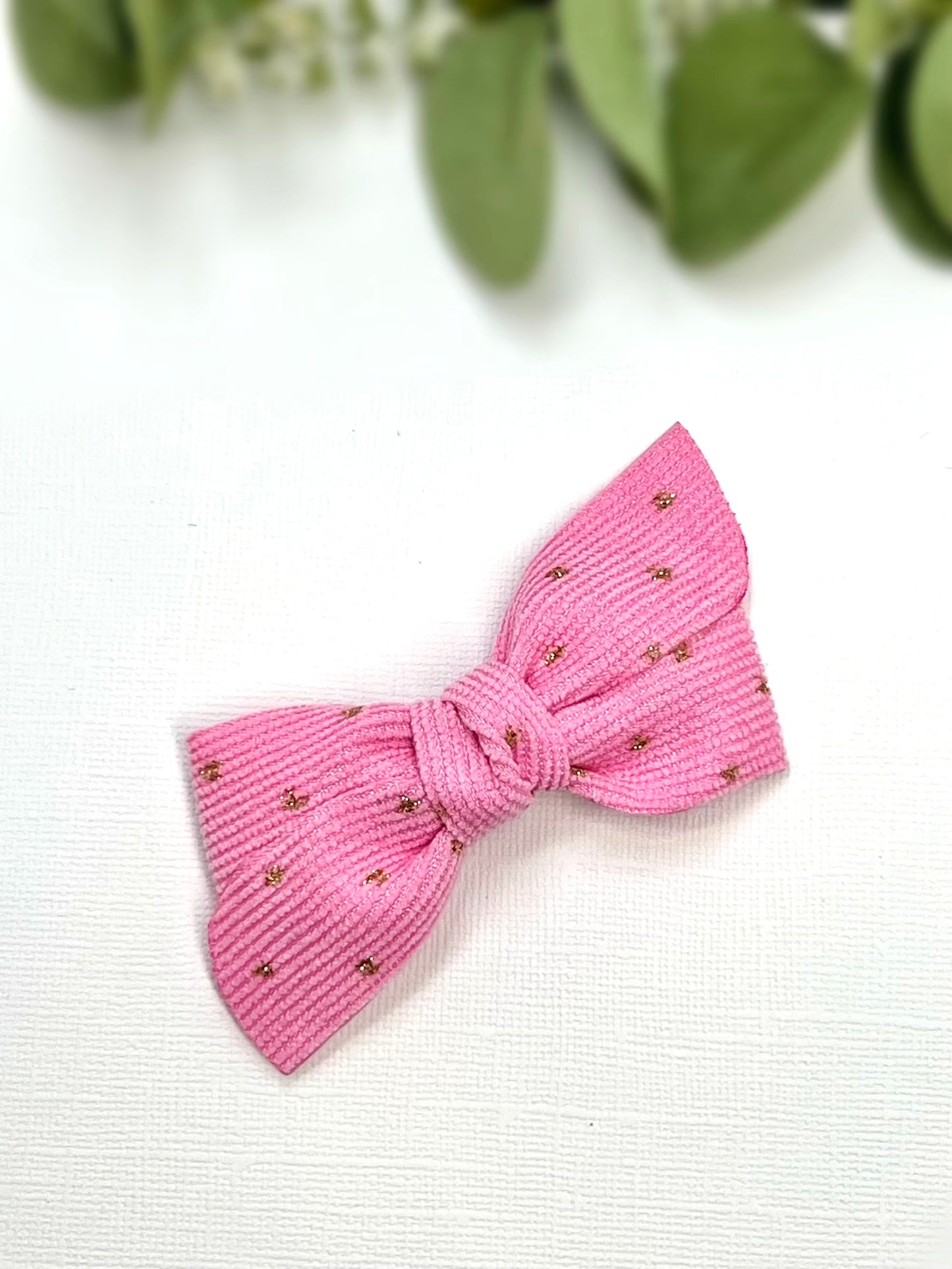 Add a touch of sparkle and charm to your little one’s hairstyle with these gorgeous corduroy bows! 🎀✨ Perfect for every occasion! #fabulousuniquecreations