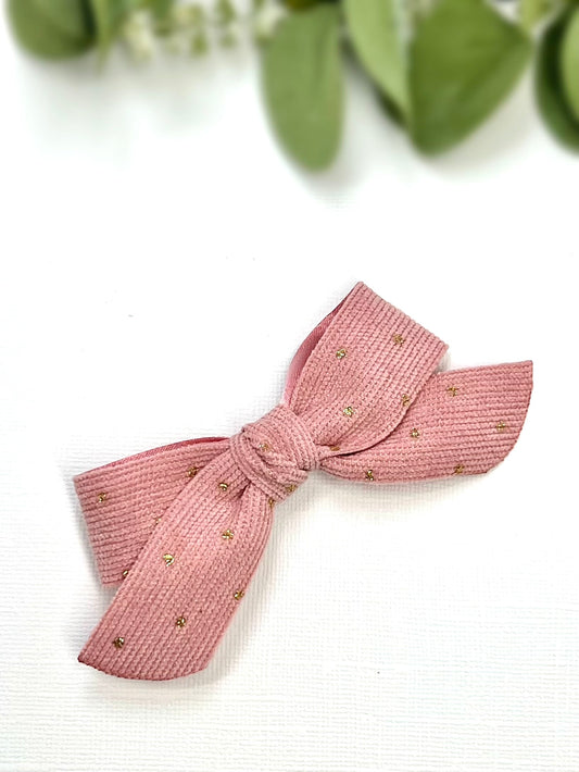 Timeless elegance meets a touch of sparkle! ✨🎀 These classic corduroy bows with golden dots are the perfect finishing touch for any outfit.