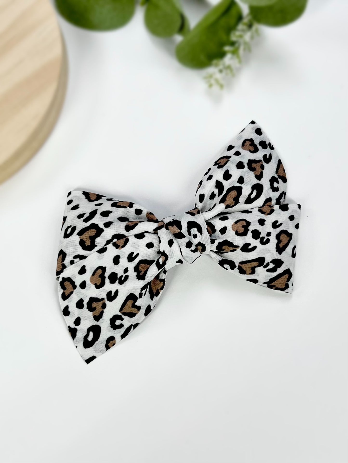 Bold and beautiful! These chic prints bring a touch of wild and whimsical to your little one’s accessories. Girls Hair Clips 🌸✨