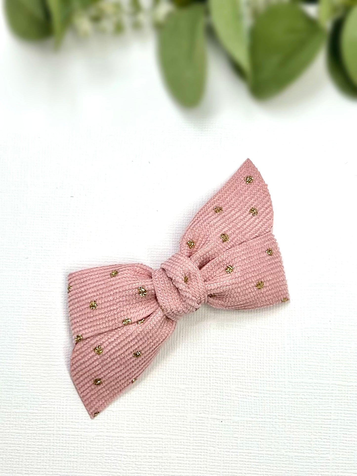 Add a touch of sparkle and charm to your little one’s hairstyle with these gorgeous corduroy bows! 🎀✨ Perfect for every occasion! #fabulousuniquecreations