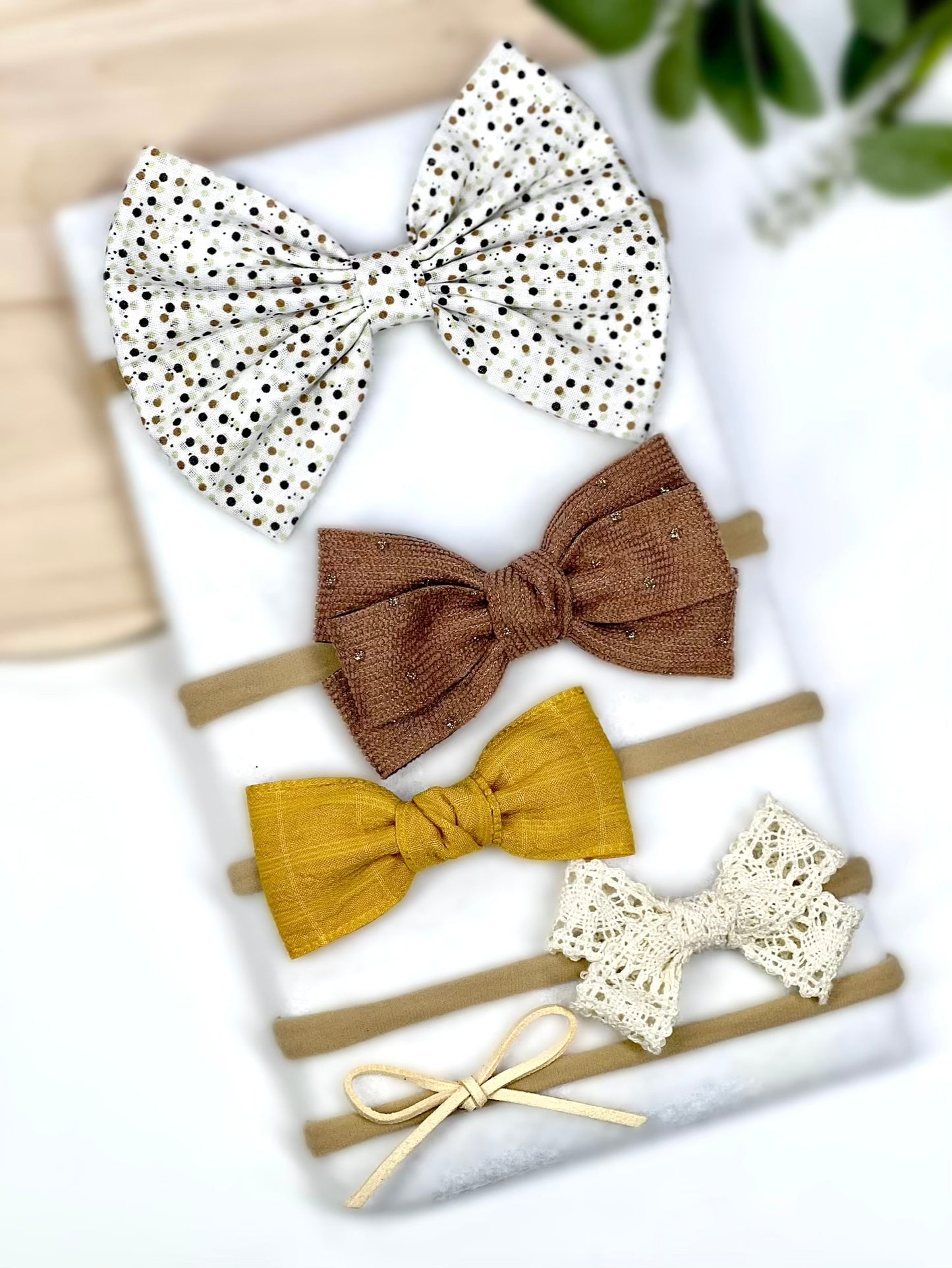 ✨ The sweetest touch for your little one! ✨ Our handmade baby headbands come in a variety of colors and patterns, perfect for any occasion. Set of 5.