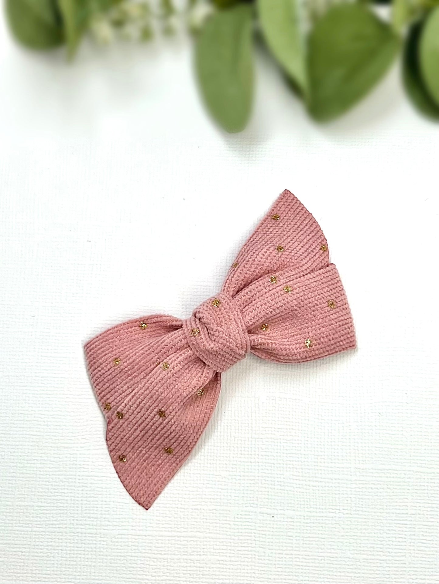 Add a touch of sparkle and charm to your little one’s hairstyle with these gorgeous corduroy bows! 🎀✨ Perfect for every occasion! #fabulousuniquecreations