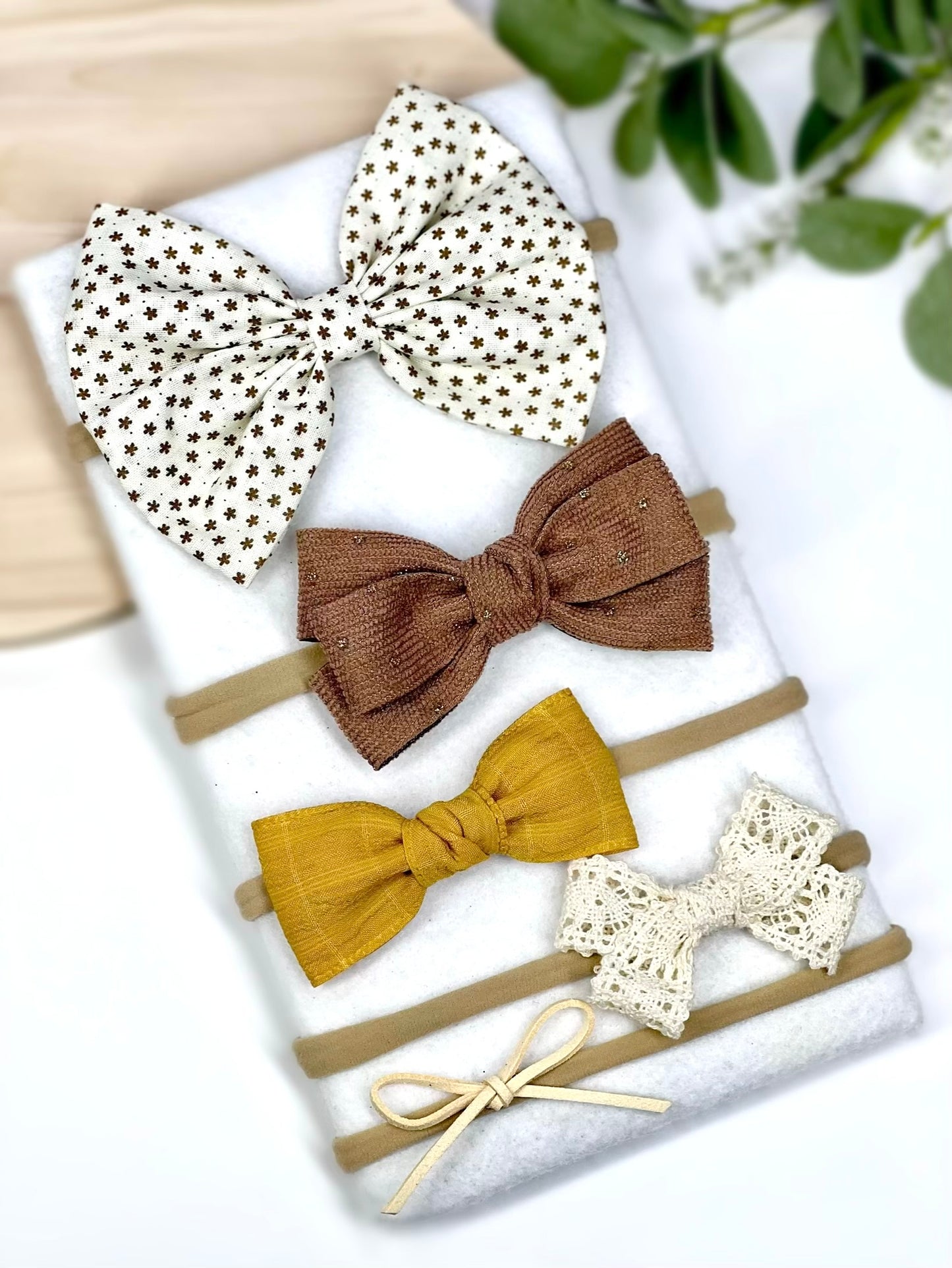 ✨ The sweetest touch for your little one! ✨ Our handmade baby headbands come in a variety of colors and patterns, perfect for any occasion. Set of 5.