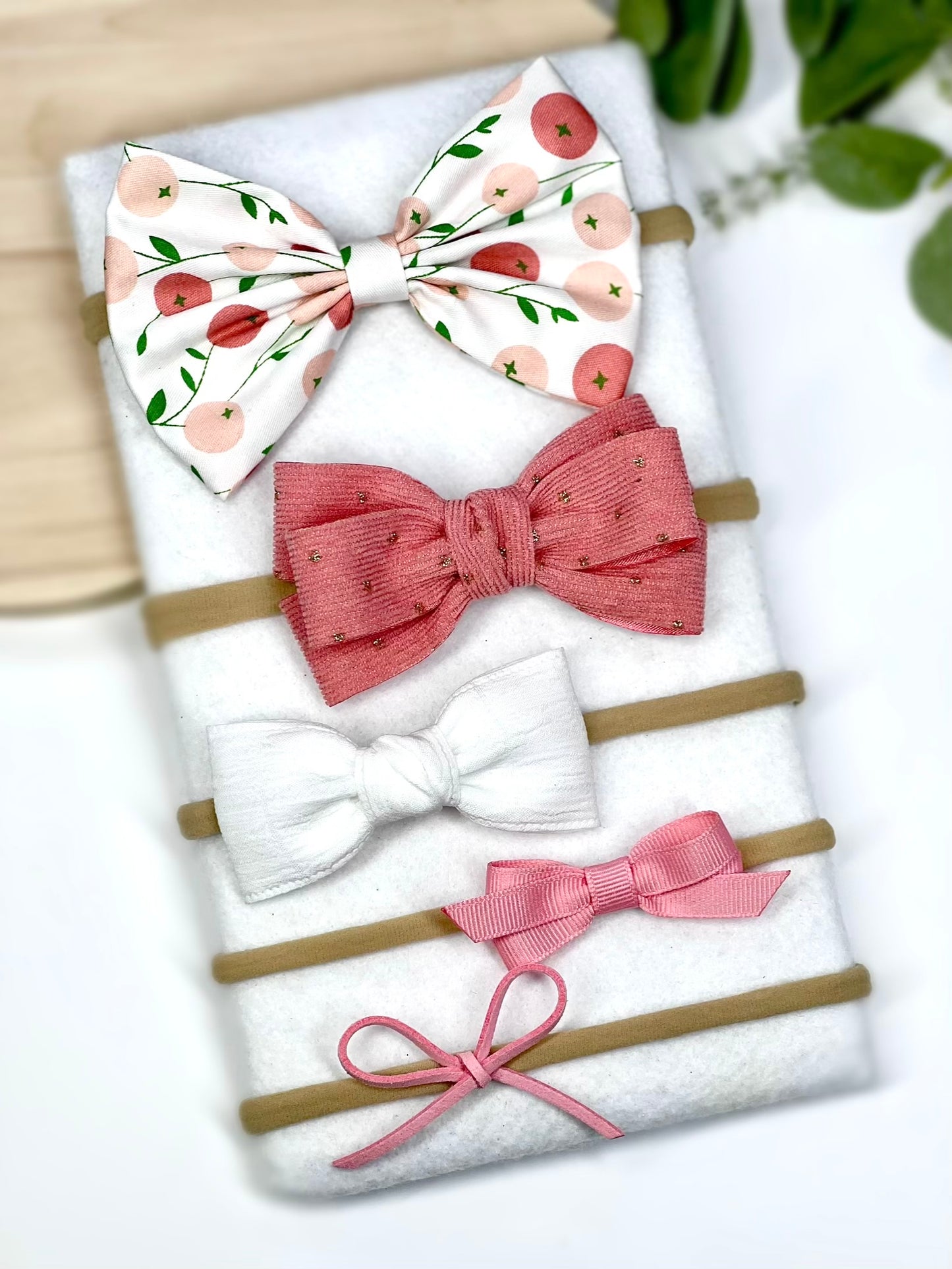 ✨ The sweetest touch for your little one! ✨ Our handmade baby headbands come in a variety of colors and patterns, perfect for any occasion. Set of 5.