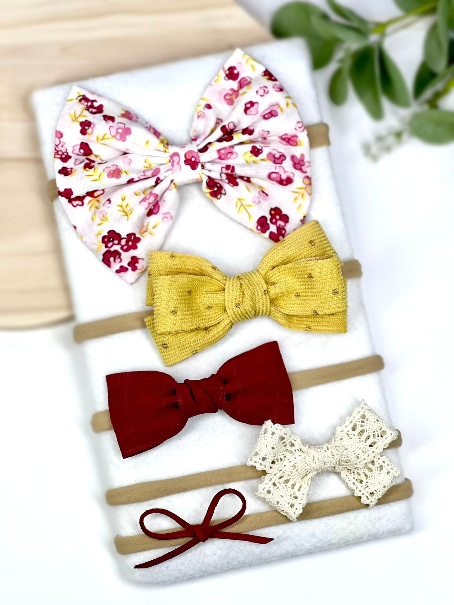 ✨ The sweetest touch for your little one! ✨ Our handmade baby headbands come in a variety of colors and patterns, perfect for any occasion. Set of 5.