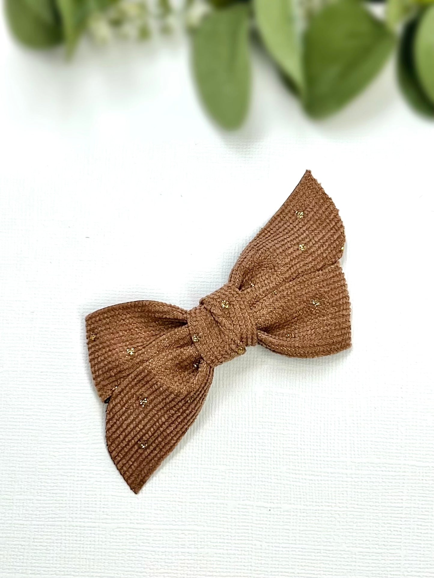 Add a touch of sparkle and charm to your little one’s hairstyle with these gorgeous corduroy bows! 🎀✨ Perfect for every occasion! #fabulousuniquecreations